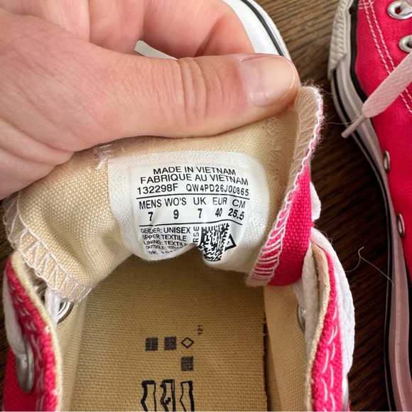 𝅺Converse Chuck Taylor - Hot Pink - Picture 3 of 4